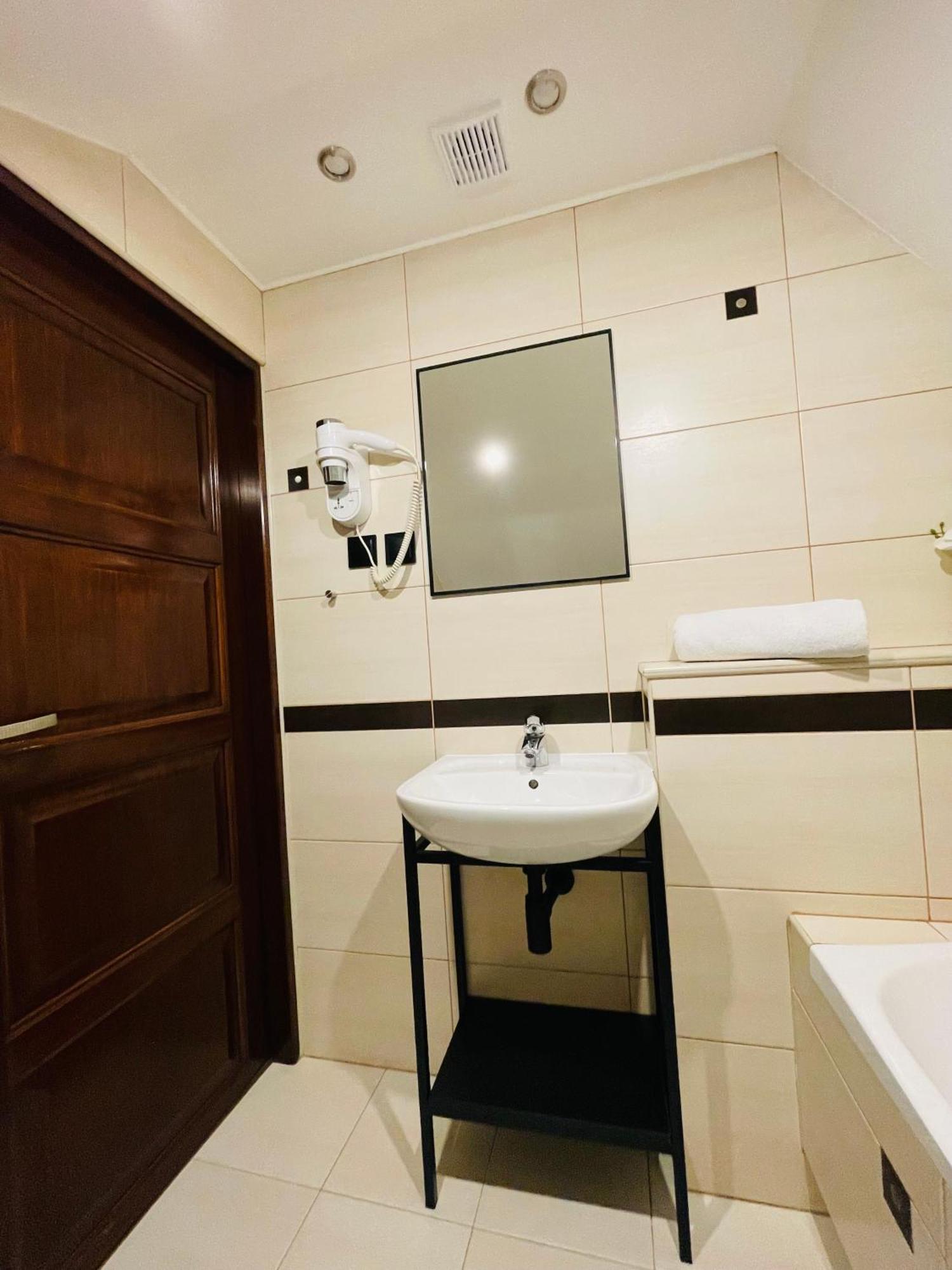Hotel Millennium Przasnysz Extérieur photo